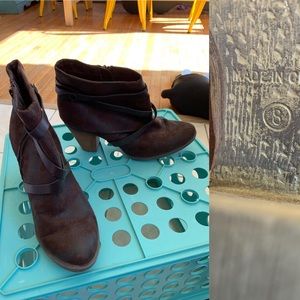 Crown Vintage size 8 booties